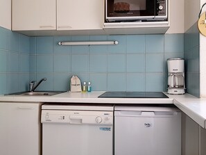 Fridge, microwave, dishwasher, coffee/tea maker