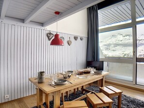 Dining - Modern Duplex in Les Menuires · Sleeps 6 · Ski-in/Ski-out (Les Menuires)