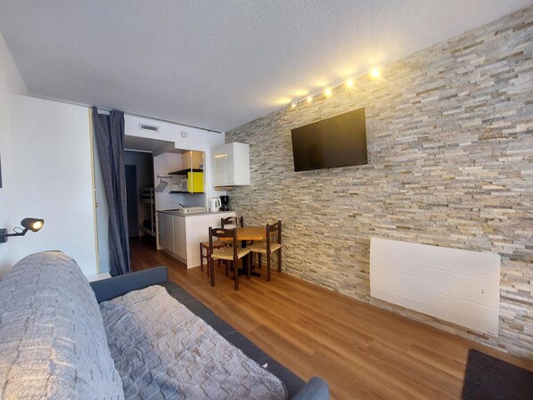 TV - Quiet studio near slopes with balcony and WIFI (Les Arcs 1800)