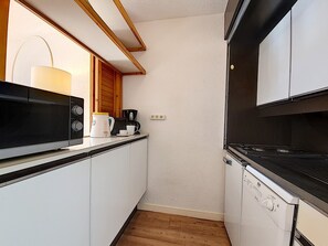 Fridge, microwave, dishwasher, coffee/tea maker