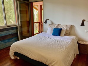 4 bedrooms, desk, iron/ironing board, travel cot