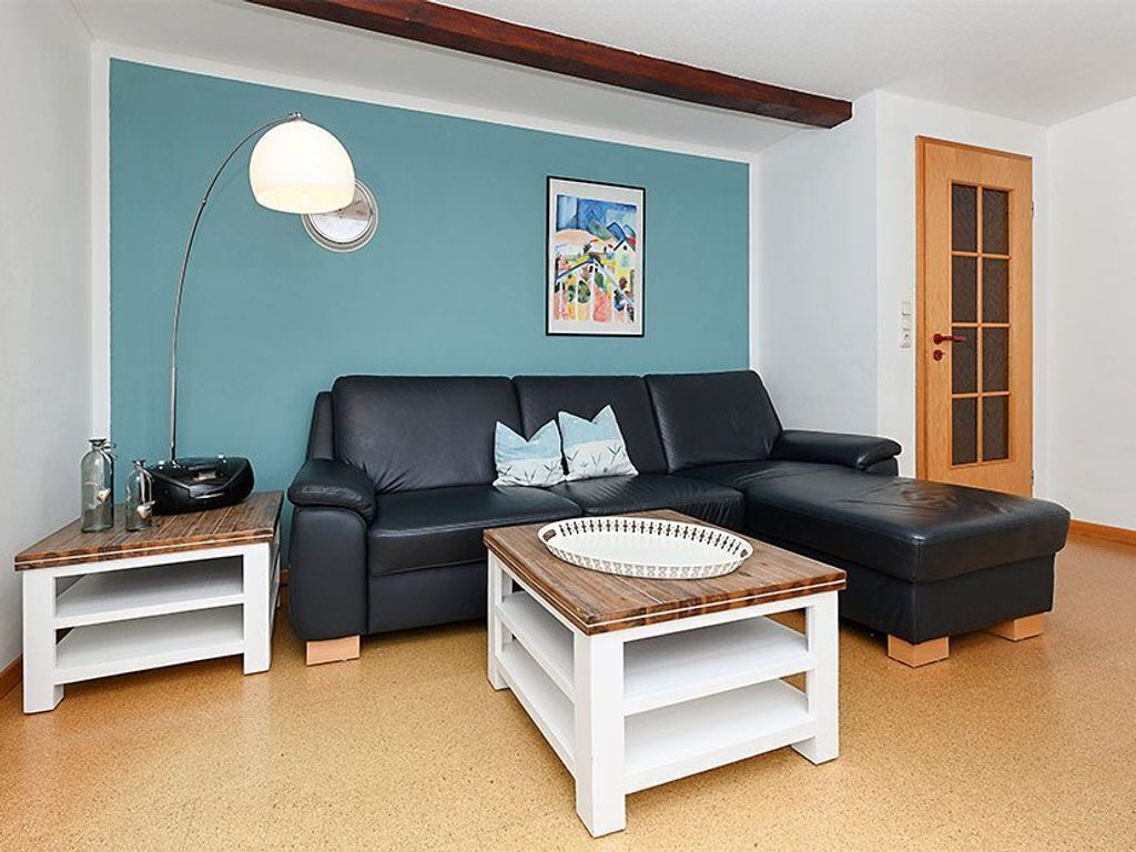 Wohnzimmer mit integriertem Küchenbereich