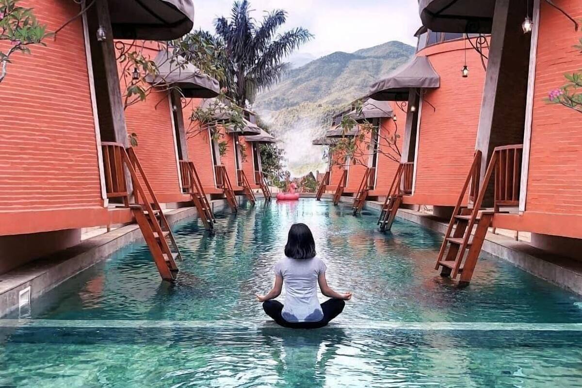 Pool Play Side | Free WiFi, bed sheets