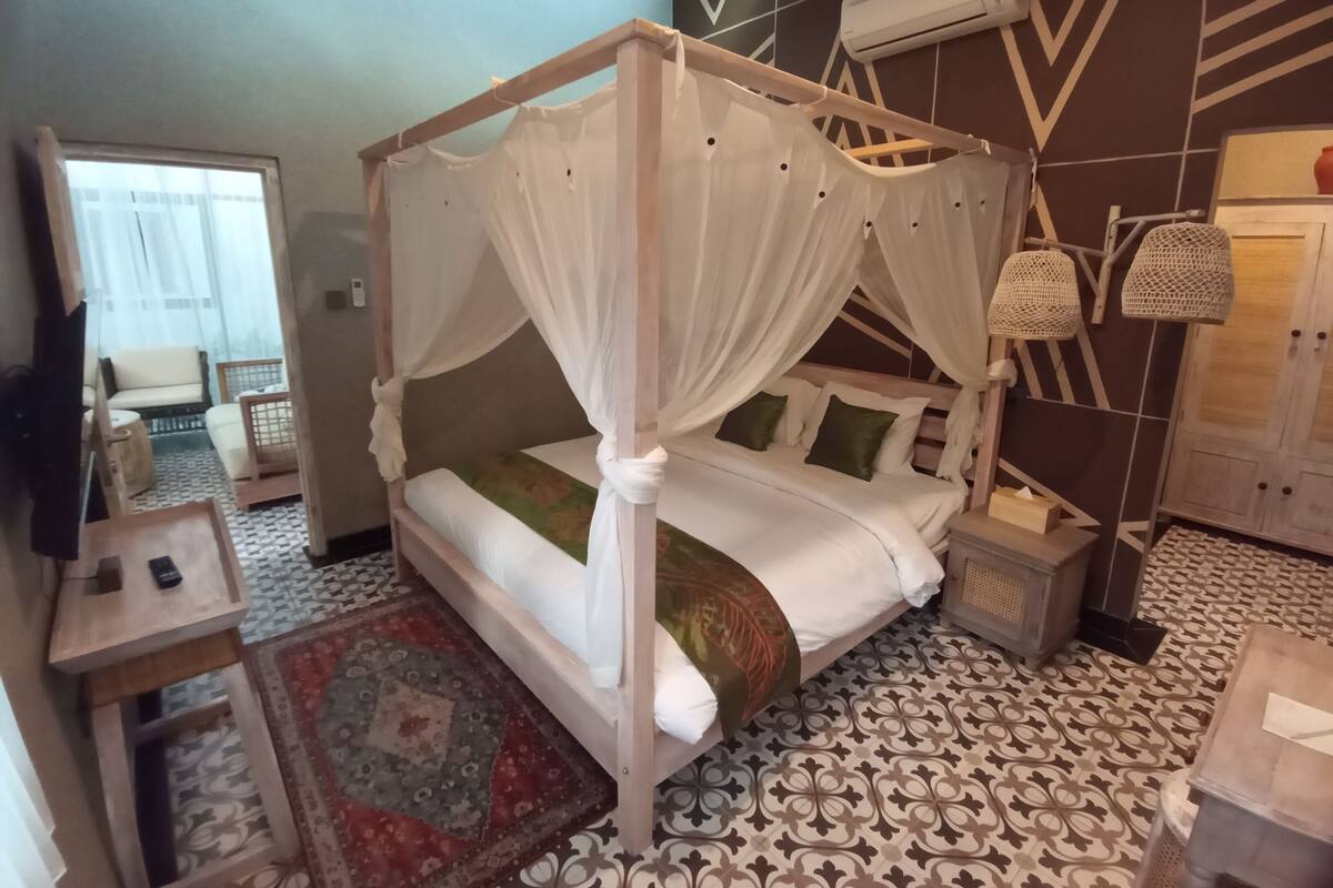 Hide Away Space | Free WiFi, bed sheets