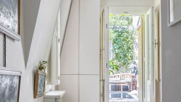 4 camere, Wi-Fi, lenzuola