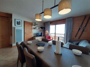 TV - Quiet 3-room apartment with balcony, pool access included, parking (Les Arcs 1800)