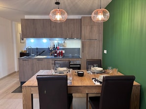 Dining - Les Gets: 2-bed apartment with terrace and WIFI, near center and slopes (Les Gets)