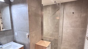 Unclassified image, 3 of 13, button - Les Gets: 2-bed apartment with terrace and WIFI, near center and slopes (Les Gets)