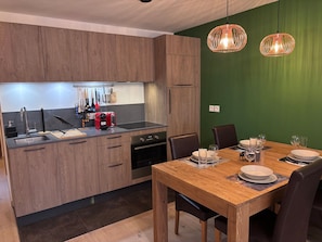 Fridge, microwave, dishwasher - Les Gets: 2-bed apartment with terrace and WIFI, near center and slopes (Les Gets)