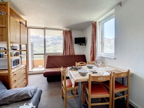 Interior - Comfortable studio for 4 ppl with balcony & TV, near slopes in Les Menuires (Les Menuires)