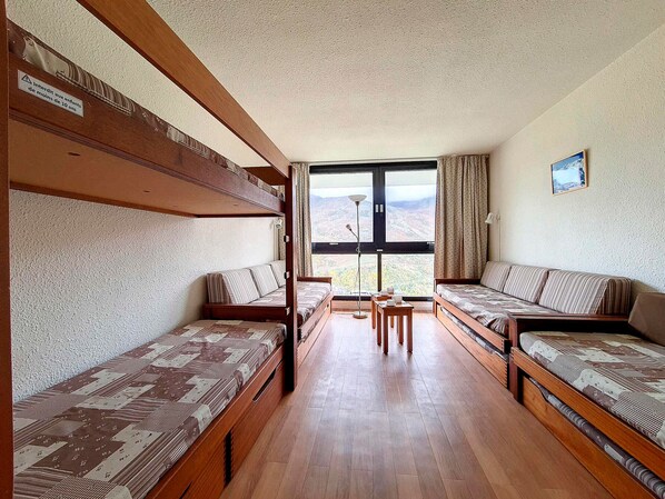 2 bedrooms