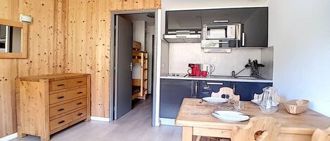 Frigorifero, microonde, lavastoviglie, macchina per tè/caffè