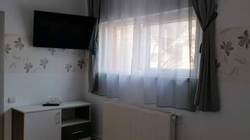 6 bedrooms, WiFi, bed sheets