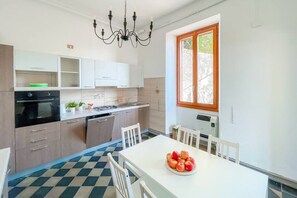 Fridge, microwave, oven, stovetop - MAGIC TERRACE by Design Studio (Fiumelatte)