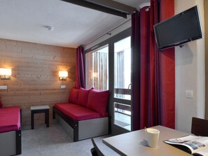 Interior - Renovated studio 4 pers · Ski-in/out · Balcony · Pets allowed (Plagne Bellecôte)