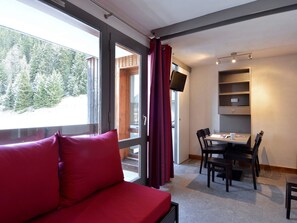 TV - Renovated studio 4 pers · Ski-in/out · Balcony · Pets allowed (Plagne Bellecôte)
