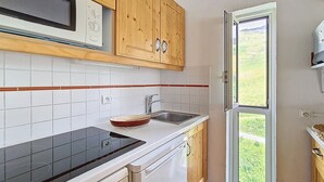 Kaffetrakter/tekoker, kjøleskap, mikrobølgeovn og ovn