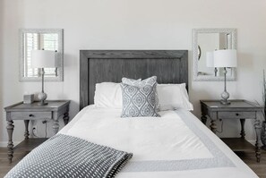 6 habitaciones, escritorio y tabla de planchar con plancha 