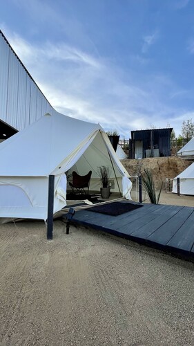 Glamor camping restaurants 2 min away