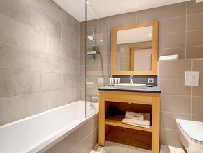 Hair dryer - Spacious chalet with sauna, slope access, Wi-Fi and parking (Saint-Martin-de-Belleville)