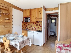 Fridge, dishwasher, coffee/tea maker, toaster