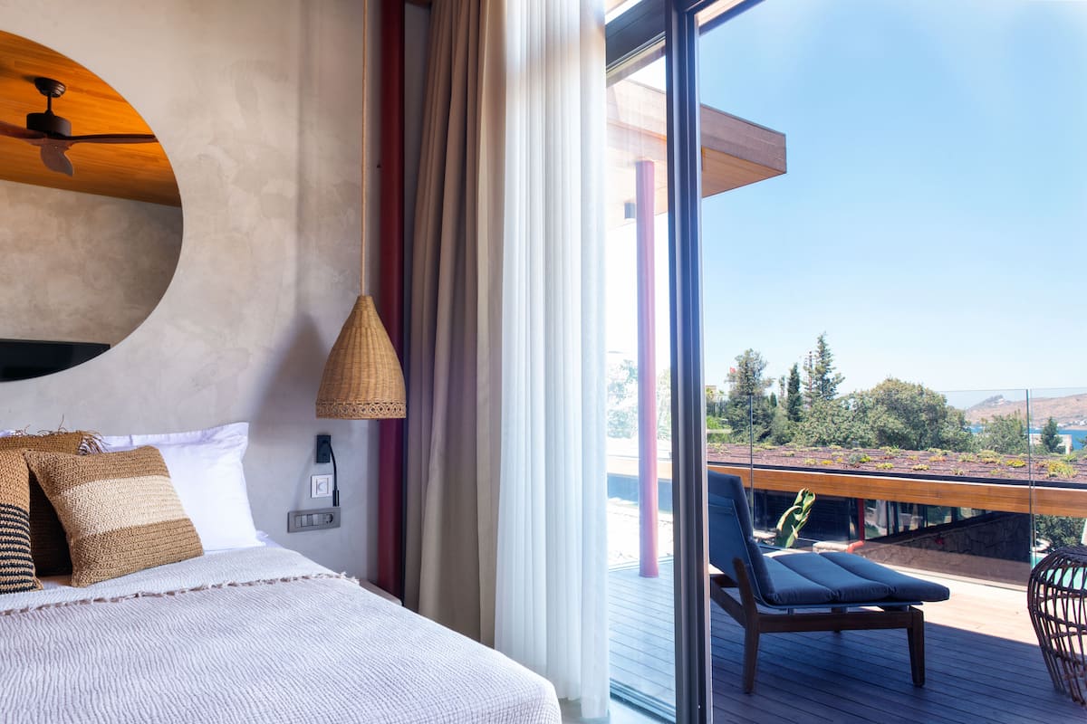 1 bedroom, minibar, iron/ironing board, free WiFi