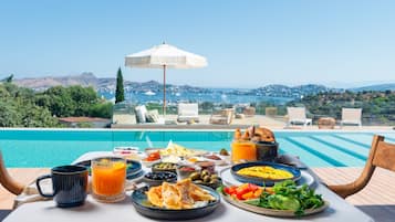 Free daily cooked-to-order breakfast