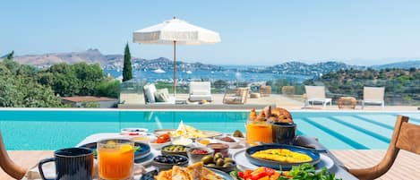 Free daily cooked-to-order breakfast