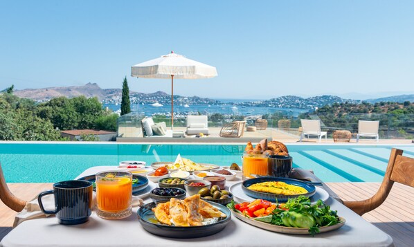 Free daily cooked-to-order breakfast