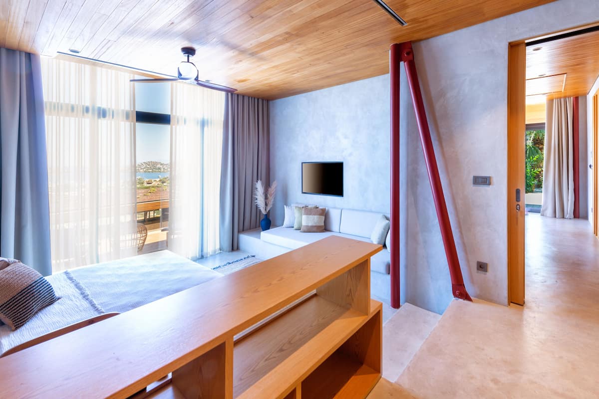 Terrace Suite Sea View | Minibar, iron/ironing board (on request), WiFi (free), bed sheets