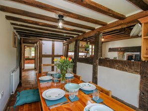 Dishwasher, cookware/dishes/utensils - 46-47 Lydbury North (Lydbury North)