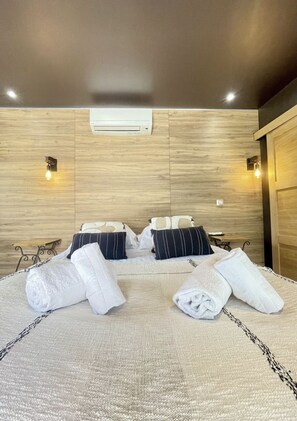 8 slaapkamers, een strijkplank/strijkijzer, gratis wifi, beddengoed