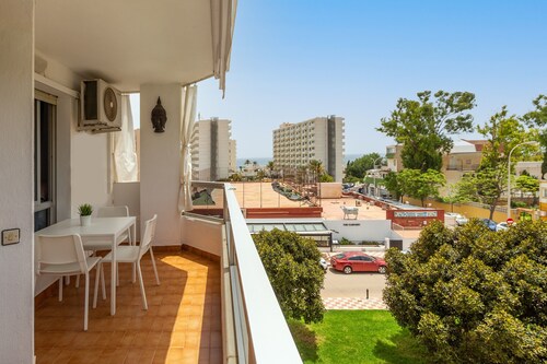 Appartement "Vista Marina" avec vue sur la mer, piscine partagée et Wi-Fi.