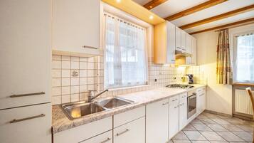 Kühlschrank, Ofen, Herdplatte, Geschirrspüler