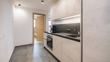 Frigorifero, forno, piano cottura, lavastoviglie