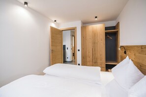 2 bedrooms, free WiFi, bed sheets, wheelchair access - Apartment "Kuenz Dolomites 3" with Mountain View, Balcony & Wi-Fi (San Candido)