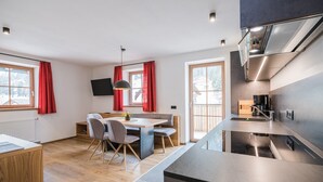 Kaffetrakter/tekoker, kjøleskap, ovn og kokeplater
