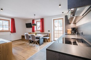 Fridge, oven, stovetop, dishwasher - Apartment "Kuenz Dolomites 3" with Mountain View, Balcony & Wi-Fi (San Candido)