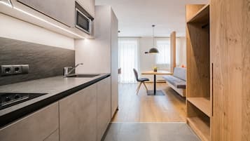 Refrigerador, microondas, parrilla de estufa y lavavajillas