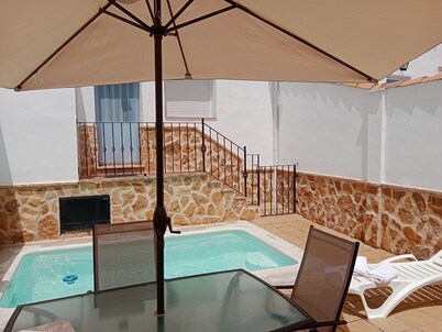 Holiday Home La Reconquista with Pool, Garden & Wi-Fi