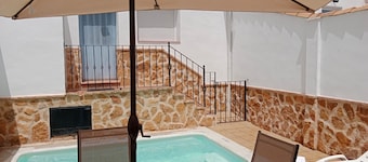Holiday Home La Reconquista with Pool, Garden & Wi-Fi