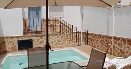 Holiday Home La Reconquista with Pool, Garden & Wi-Fi