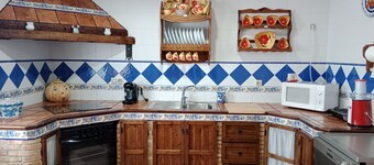Holiday Home La Reconquista with Pool, Garden & Wi-Fi