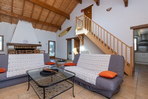 Télévision, cheminée