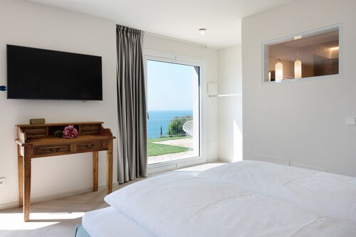 Haustierfreundliche Ferienwohnung Villa Gargnano mit Seeblick und Garten