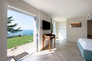 Free WiFi, bed sheets - Pet-Friendly Apartment Villa Gargnano with Lake View & Garden (Gargnano)