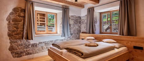 2 室のベッドルーム、WiFi (無料)、ベッドシーツ