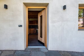 المنطقة المحيطة بالمنشأة