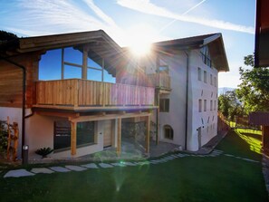 Exterior - Holiday Apartment Egger an der Lahn - Forest with Mountain View, Terrace and Wi-Fi (San Genesio)