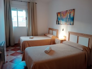 3 chambres, fer et planche Ă repasser, Wi-Fi gratuit, draps fournis